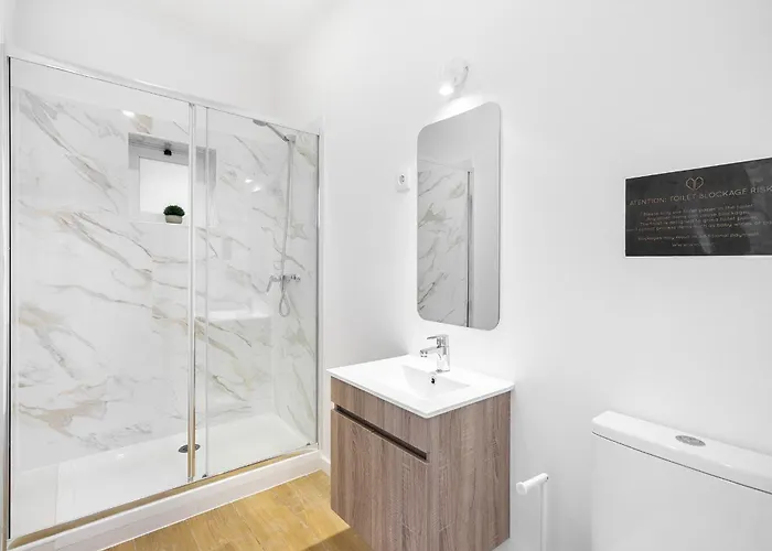 Whome Smart Living Hub, Designer Spaces For Digital Nomads & Remote Workers בית הארחה