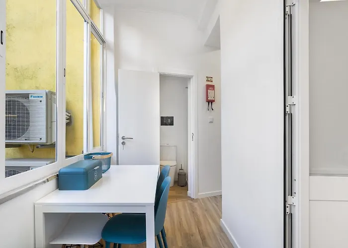 בית הארחה Whome Smart Living Hub, Designer Spaces For Digital Nomads & Remote Workers