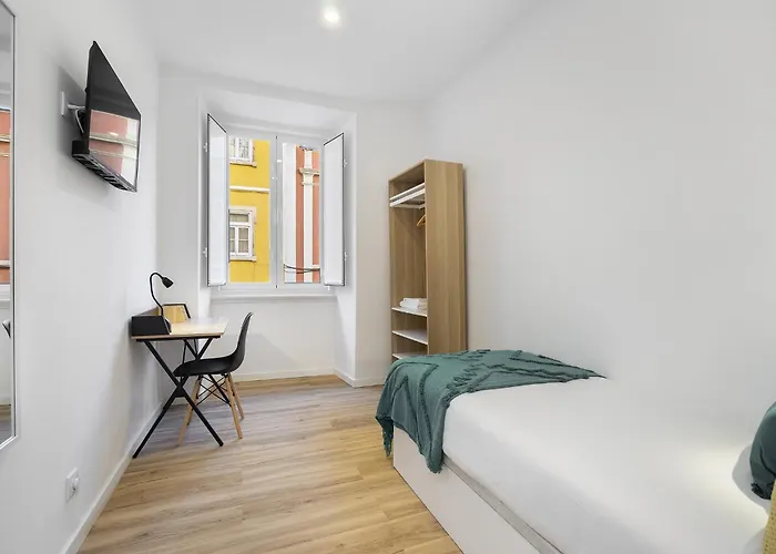 בית הארחה Whome Smart Living Hub, Designer Spaces For Digital Nomads & Remote Workers