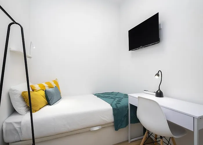 Whome Smart Living Hub, Designer Spaces For Digital Nomads & Remote Workers בית הארחה